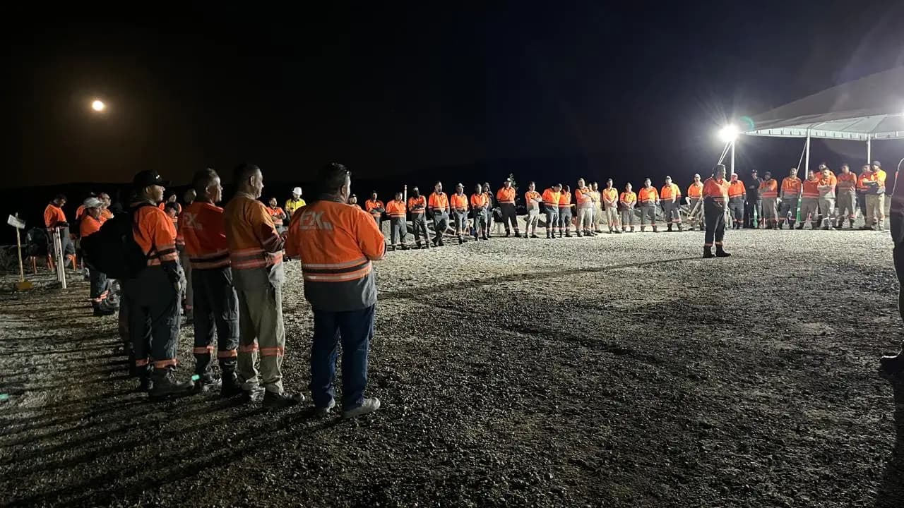 Foto da frota FX Minas em operação